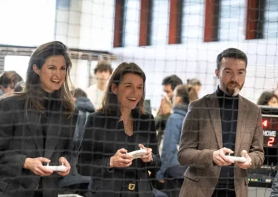 professionnels jouant au drone soccer